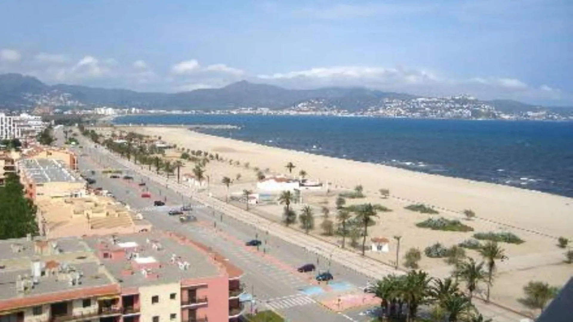 Апартаменты Fisherman House Near The Beach Эмпуриабрава